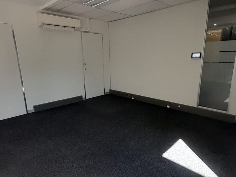 Compact Professional 23m2 Office with Excellent access - Photo 5