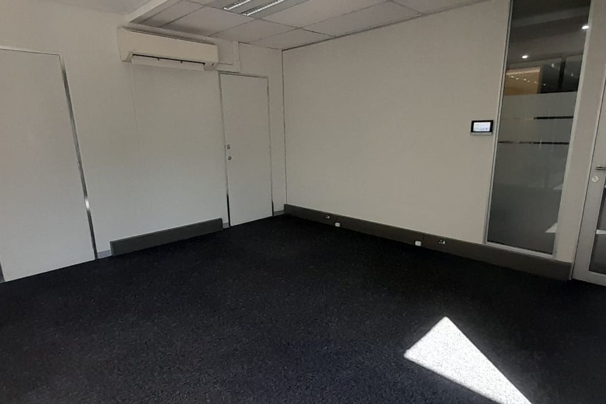 Compact Professional 23m2 Office with Excellent access - Photo 5