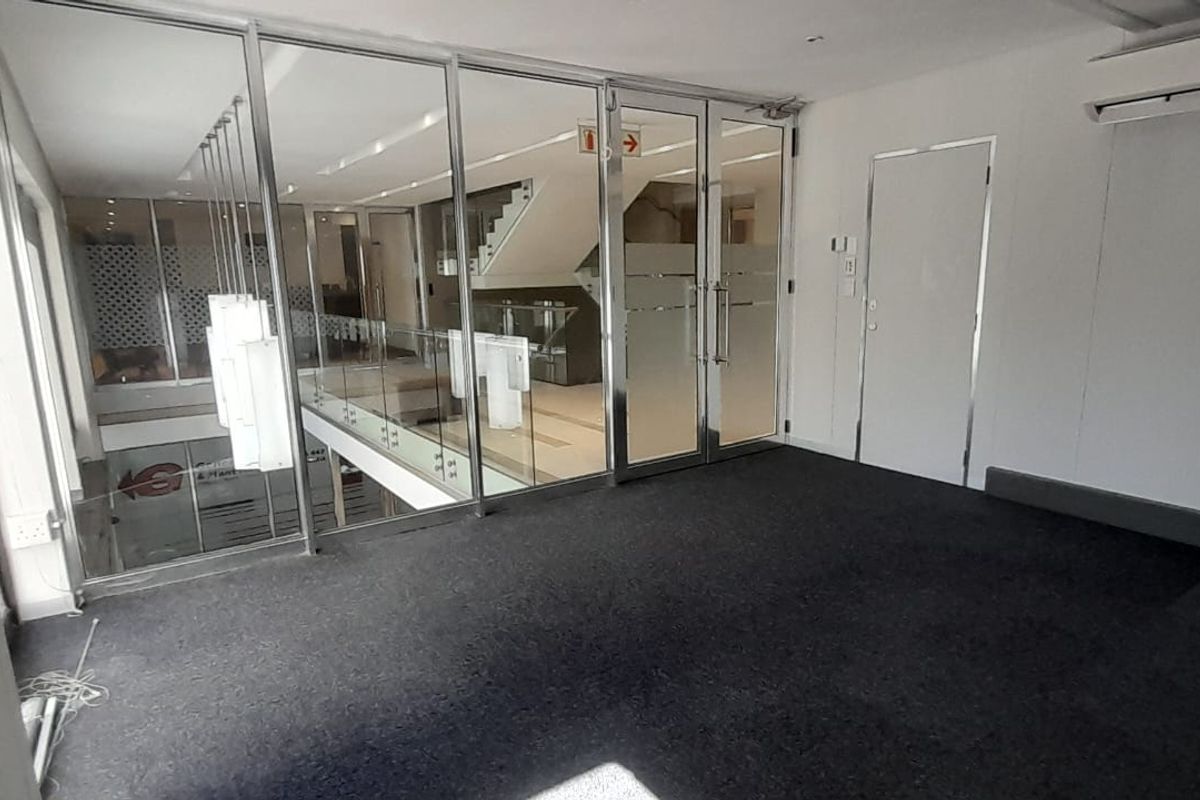 Compact Professional 23m2 Office with Excellent access - Photo 3