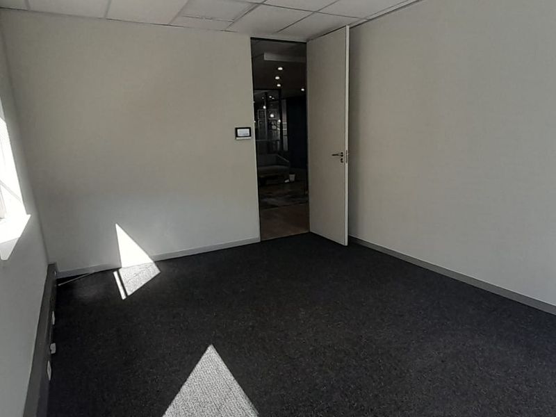 Neat Private Office Suite in a Secure Midrand Business Park - Photo 9