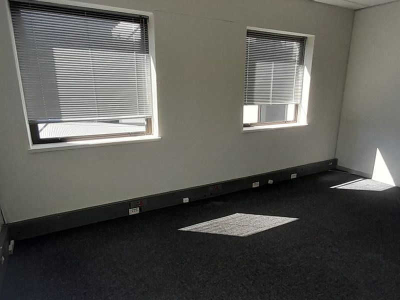 Neat Private Office Suite in a Secure Midrand Business Park - Photo 7