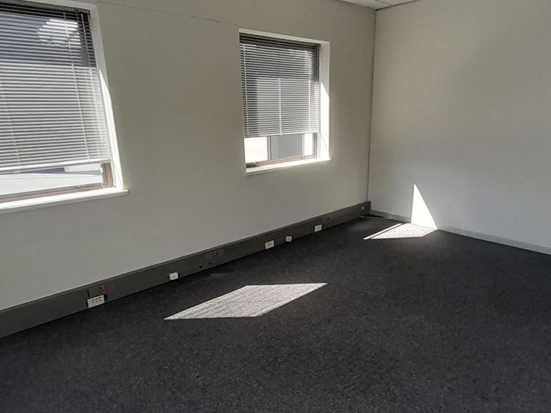 Neat Private Office Suite in a Secure Midrand Business Park - Photo 6