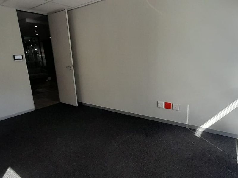 Neat Private Office Suite in a Secure Midrand Business Park - Photo 10