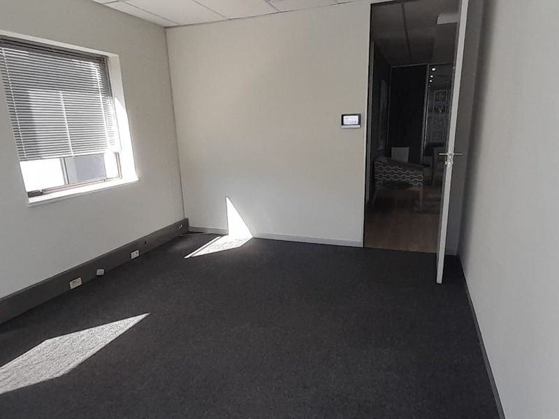 Neat Private Office Suite in a Secure Midrand Business Park - Photo 3
