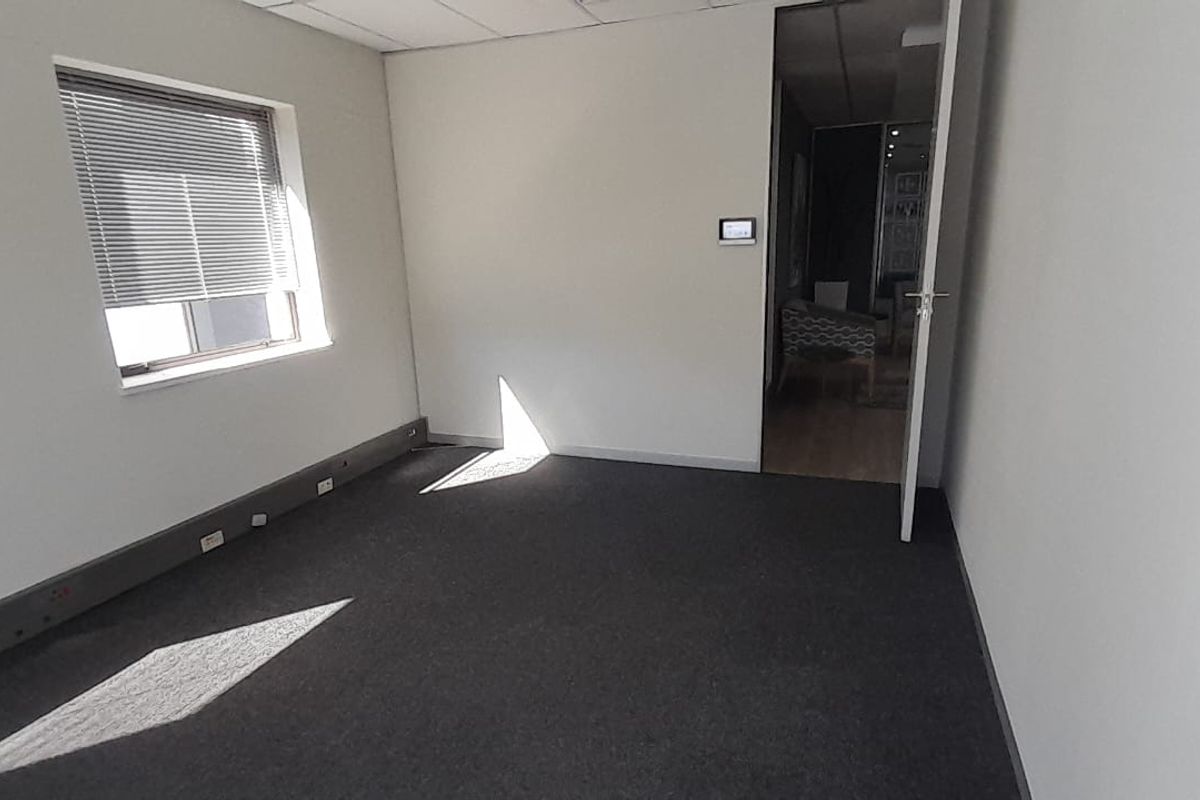 Neat Private Office Suite in a Secure Midrand Business Park - Photo 3
