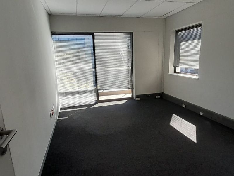 Neat Private Office Suite in a Secure Midrand Business Park - Photo 4
