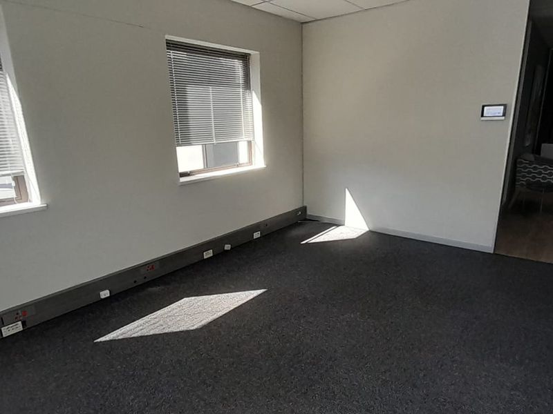 Neat Private Office Suite in a Secure Midrand Business Park - Photo 5
