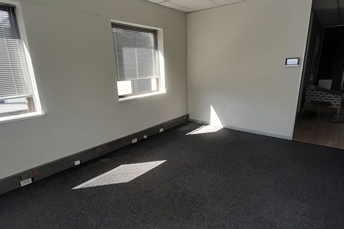 Neat Private Office Suite in a Secure Midrand Business Park - Photo 5