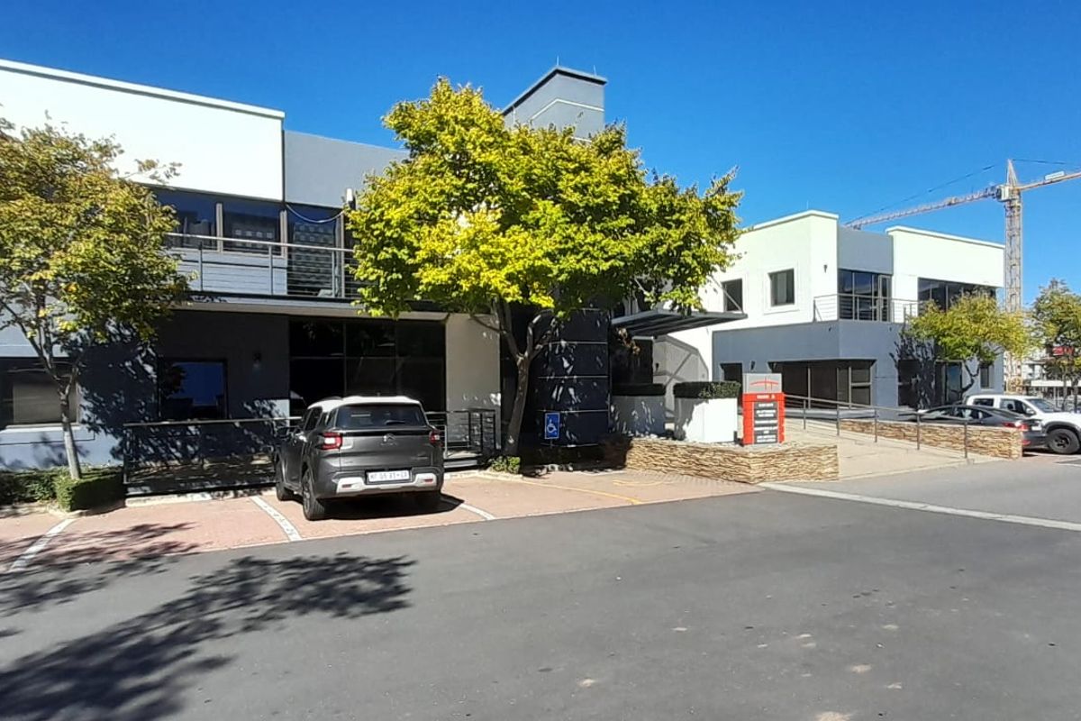 Neat Private Office Suite in a Secure Midrand Business Park - Photo 2