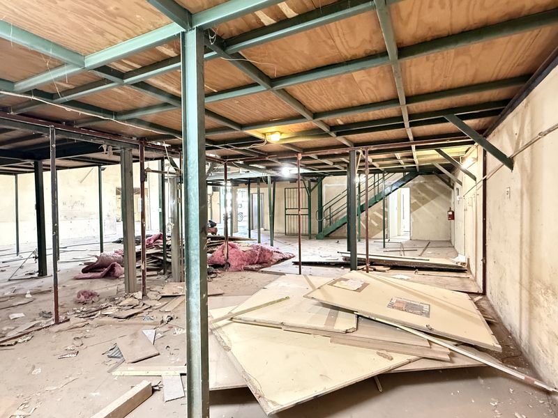 PRIME 1081m2 INDUSTRIAL WAREHOUSE TO LET IN SECURE GATEWAY INDUSTRIAL PARK - Photo 9
