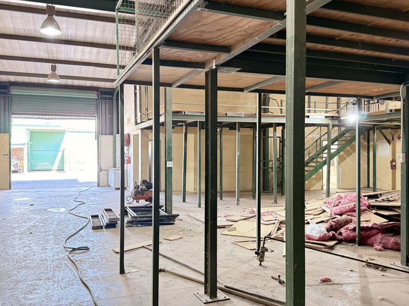 PRIME 1081m2 INDUSTRIAL WAREHOUSE TO LET IN SECURE GATEWAY INDUSTRIAL PARK - Photo 8