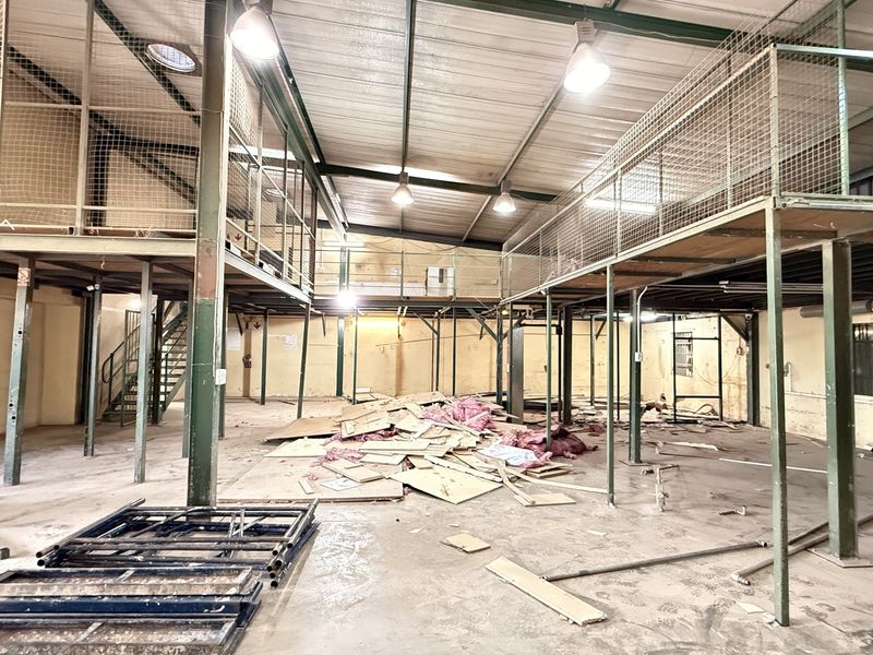 PRIME 1081m2 INDUSTRIAL WAREHOUSE TO LET IN SECURE GATEWAY INDUSTRIAL PARK - Photo 7