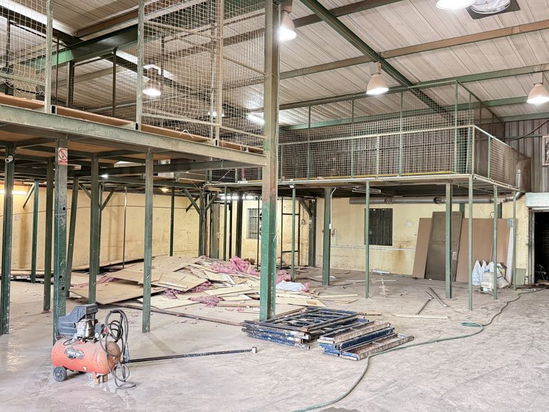 PRIME 1081m2 INDUSTRIAL WAREHOUSE TO LET IN SECURE GATEWAY INDUSTRIAL PARK - Photo 6