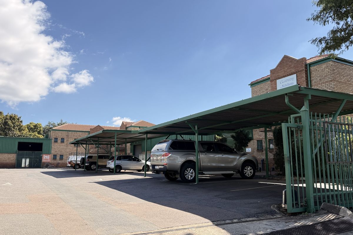 PRIME 1081m2 INDUSTRIAL WAREHOUSE TO LET IN SECURE GATEWAY INDUSTRIAL PARK - Photo 2