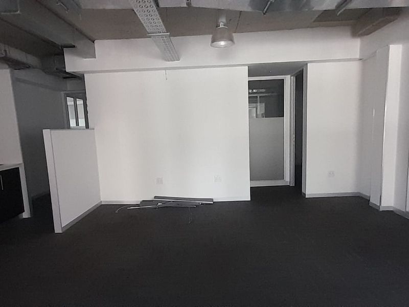Large Corporate Office Floor in a Premium Midrand Business Park - Photo 10