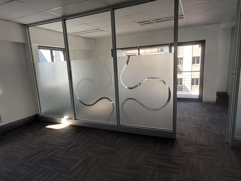 Large Corporate Office Floor in a Premium Midrand Business Park - Photo 7