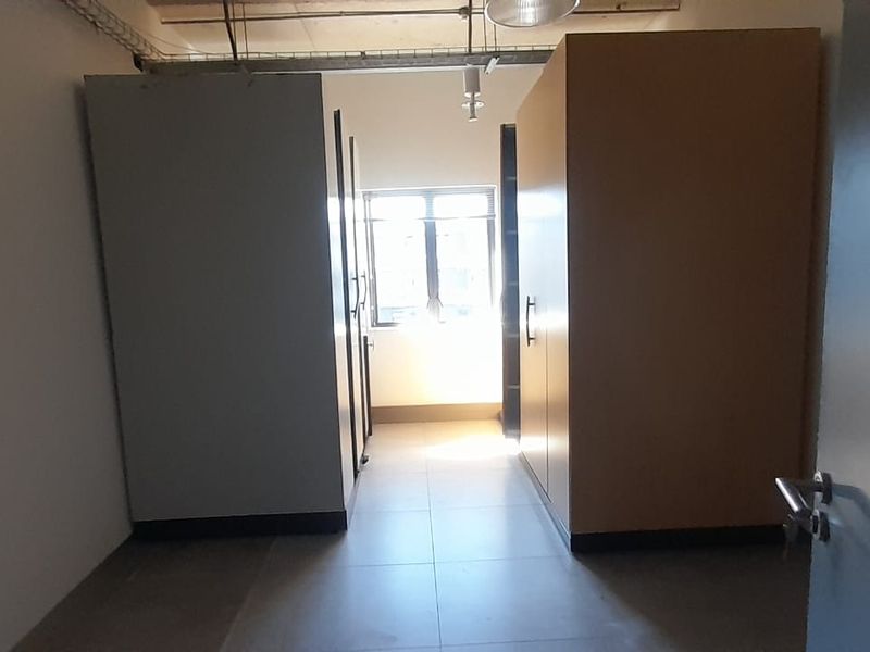 Large Corporate Office Floor in a Premium Midrand Business Park - Photo 5
