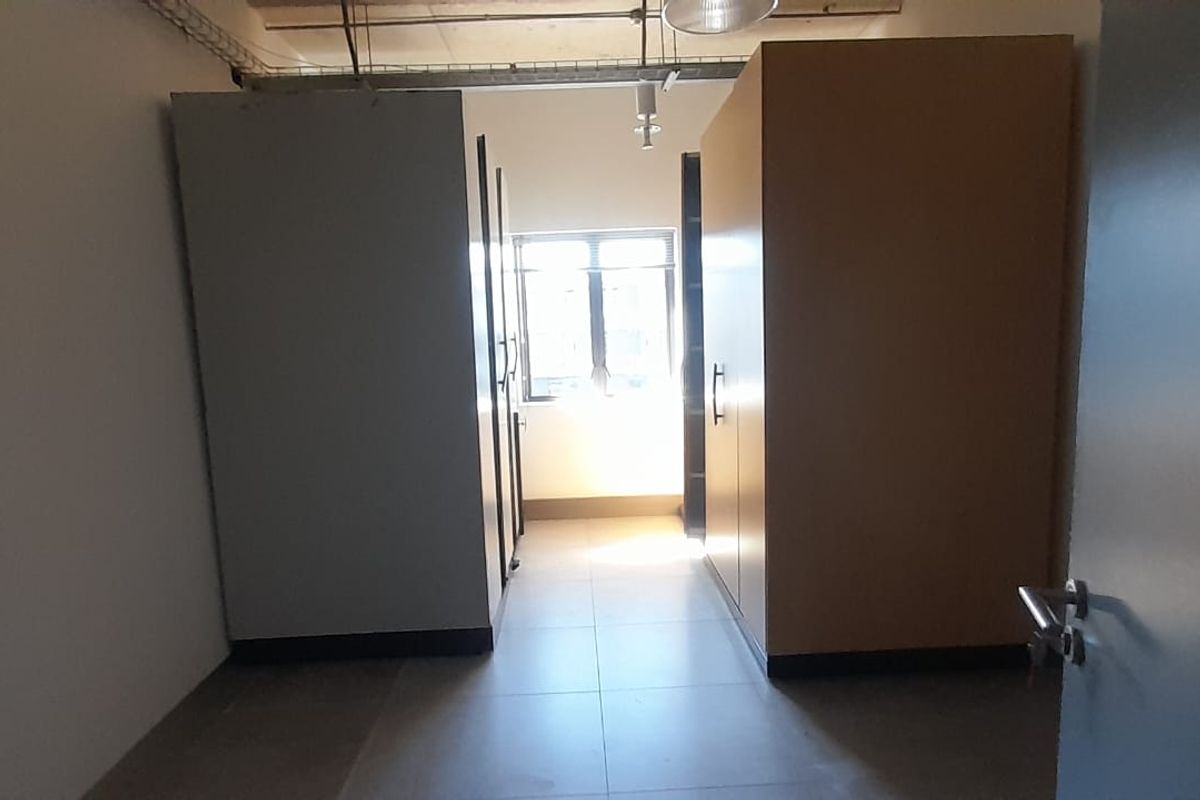 Large Corporate Office Floor in a Premium Midrand Business Park - Photo 5