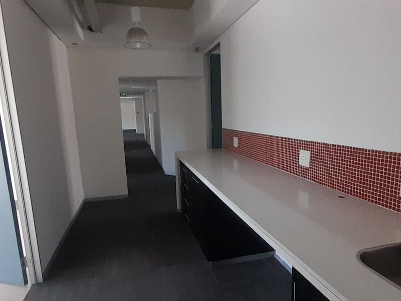 Large Corporate Office Floor in a Premium Midrand Business Park - Photo 4