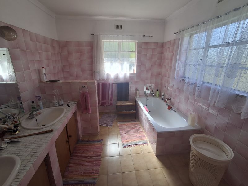 Off grid smallholding next to N11 for sale in Ingogo - Photo 5