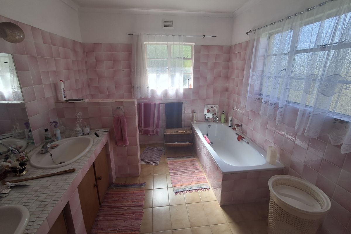 Off grid smallholding next to N11 for sale in Ingogo - Photo 5