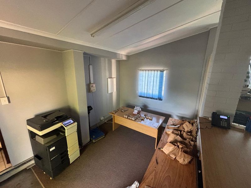 Commecial Premies on Main Road in Howick for sale at R2 900 000 plus Vat - Photo 10