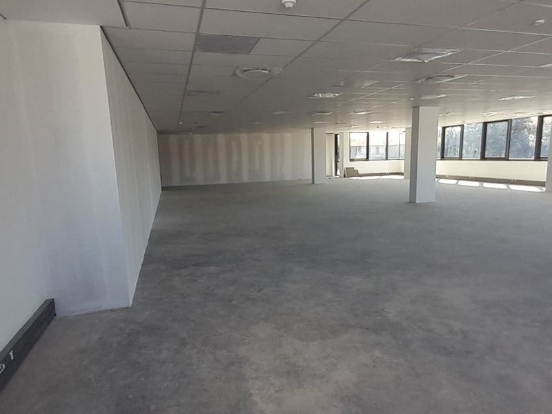 Modern White Box Office Space in a Premium Midrand Business Park - Photo 7