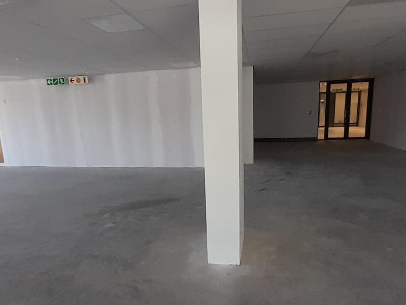 First Floor White Box Office Ready for a Custom Fit Out, Hertford Office Park - Photo 6