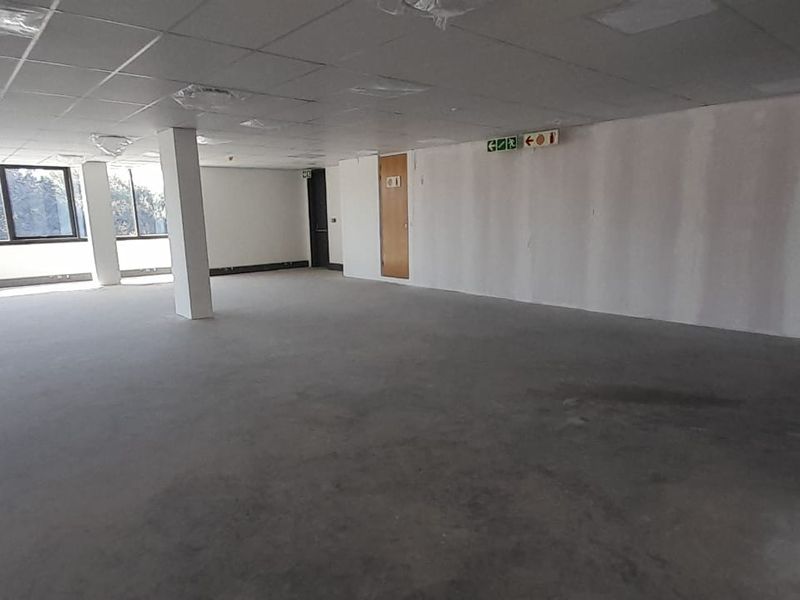 First Floor White Box Office Ready for a Custom Fit Out, Hertford Office Park - Photo 8
