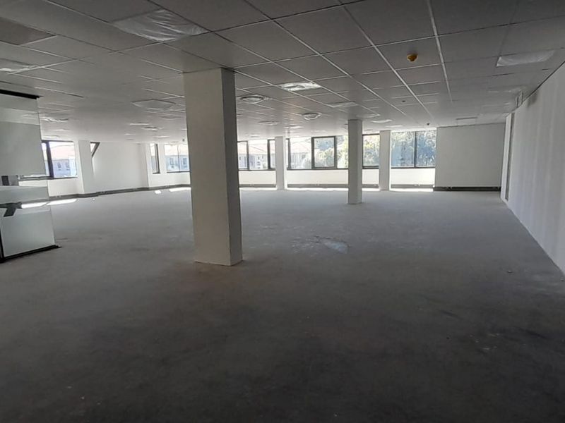 First Floor White Box Office Ready for a Custom Fit Out, Hertford Office Park - Photo 4