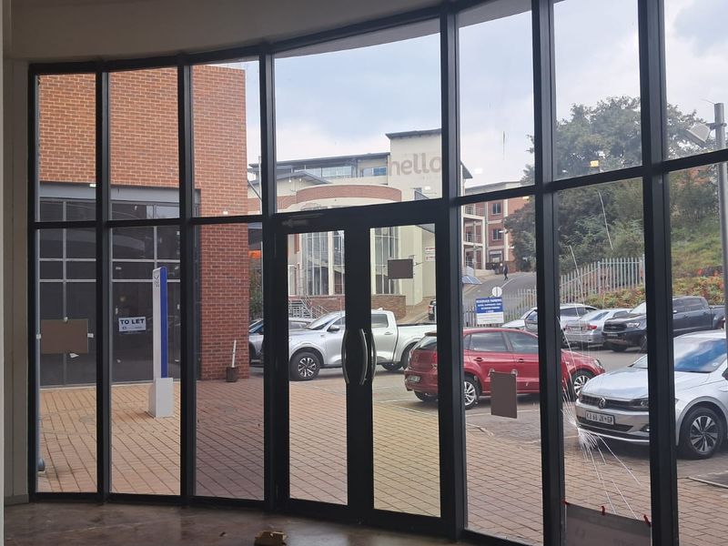 334m2 Retail to let in Centurion - Photo 3