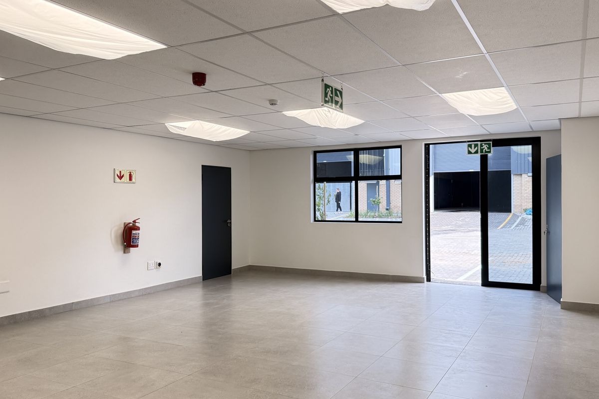 Premium Industrial Facility in Samrand’s High-Demand Logistics Corridor - Photo 4