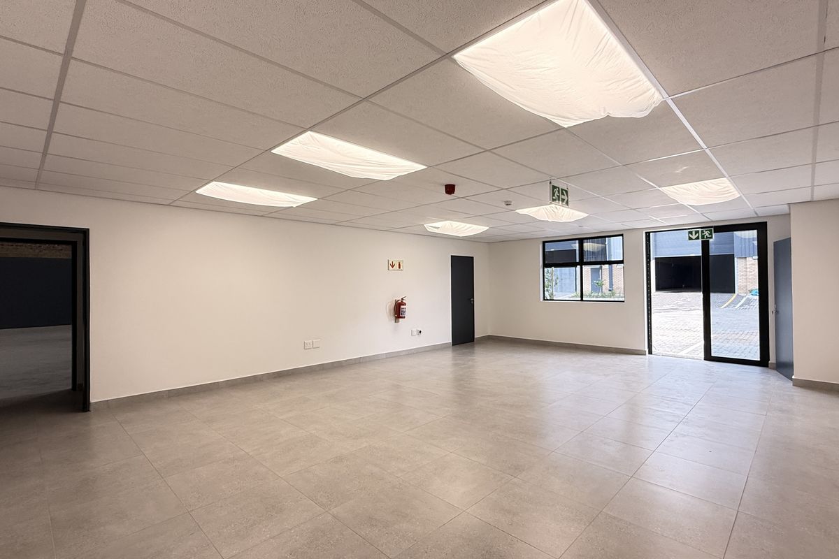 Premium Industrial Facility in Samrand’s High-Demand Logistics Corridor - Photo 5