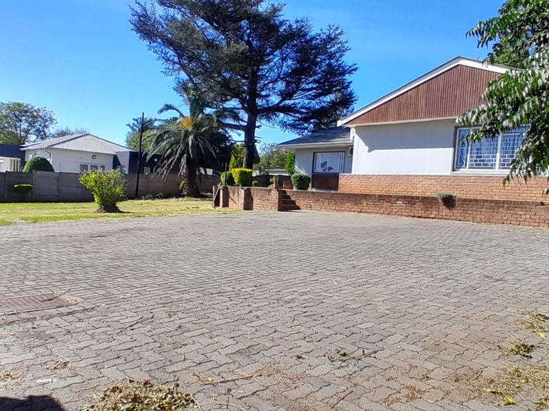 Commercial Property To Let - Mthatha Central - Photo 2
