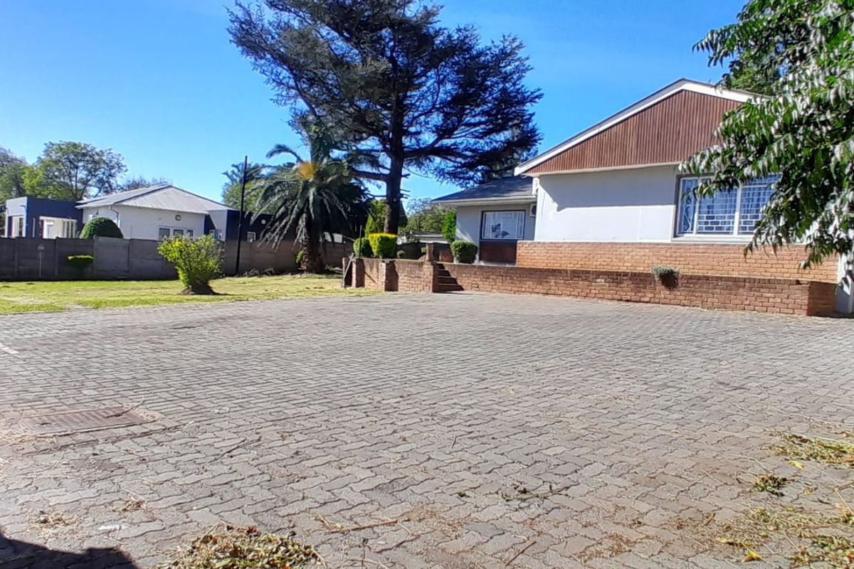 Commercial Property To Let - Mthatha Central - Photo 2