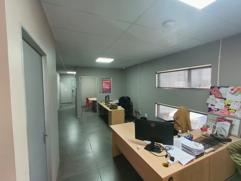 840m2 Warehouse To Let In Limeroc Business Park | Knopjeslaagte | Centurion - Photo 6