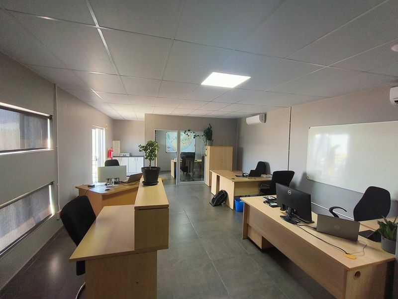 840m2 Warehouse To Let In Limeroc Business Park | Knopjeslaagte | Centurion - Photo 9