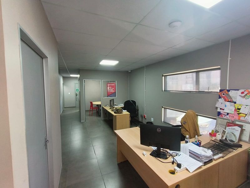 840m2 Warehouse To Let In Limeroc Business Park | Knopjeslaagte | Centurion - Photo 4