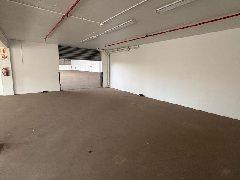 2191sqm Warehouse to let in Hammarsdale for R85000-00 per month plus Vat - Photo 6