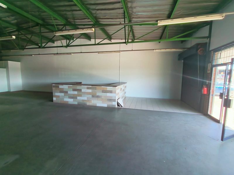257m2 Showroom / Retail Space To Let On South Street, Centurion - Photo 5