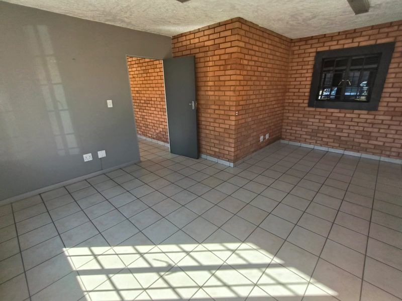 Mini Warehouse To Let in Hennopspark, Centurion - Photo 8