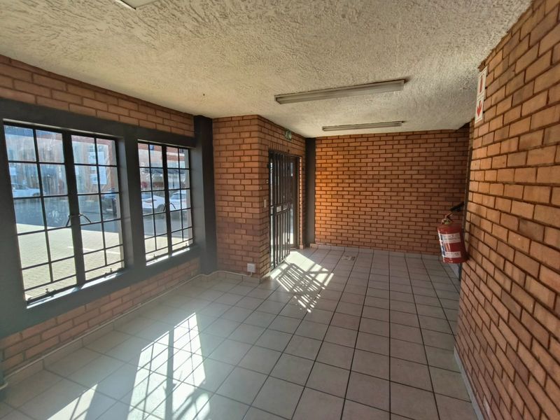 Mini Warehouse To Let in Hennopspark, Centurion - Photo 9