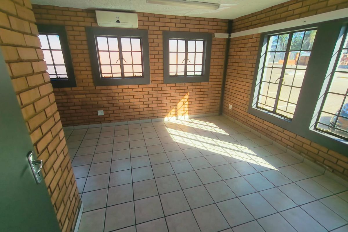 Mini Warehouse To Let in Hennopspark, Centurion - Photo 5