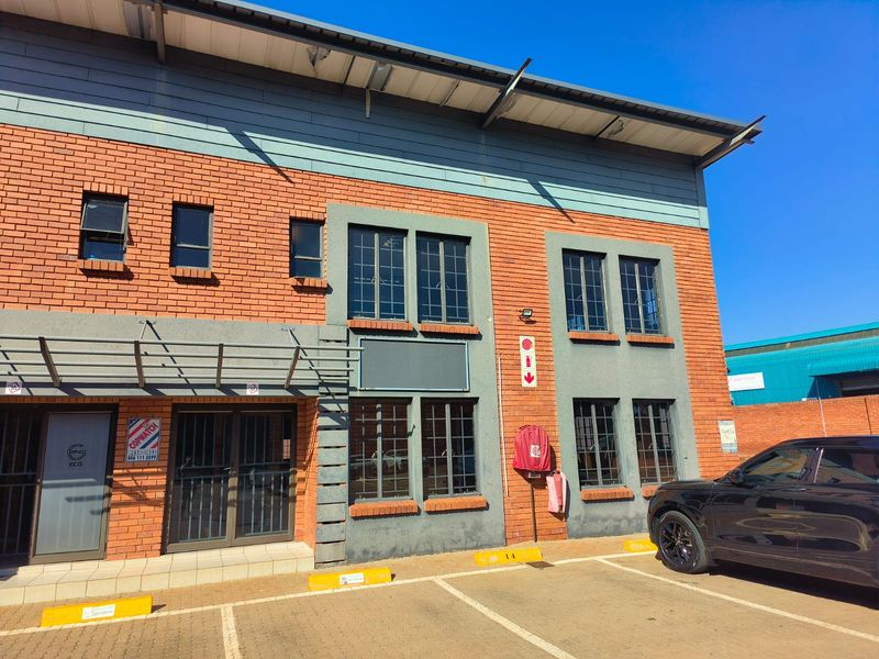 Mini Warehouse To Let in Hennopspark, Centurion - Photo 2