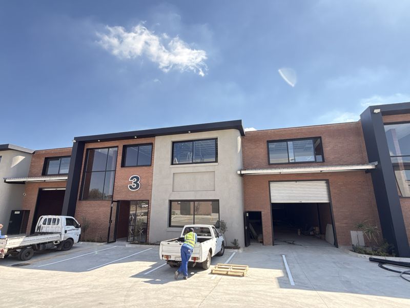 High-Spec 1,057m2 Industrial Warehouse in Prime Samrand Industrial Park - Photo 2