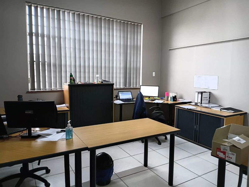 Spacious offices to rent in George - Photo 8