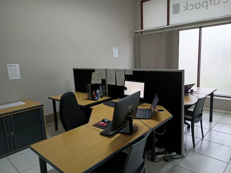 Spacious offices to rent in George - Photo 6