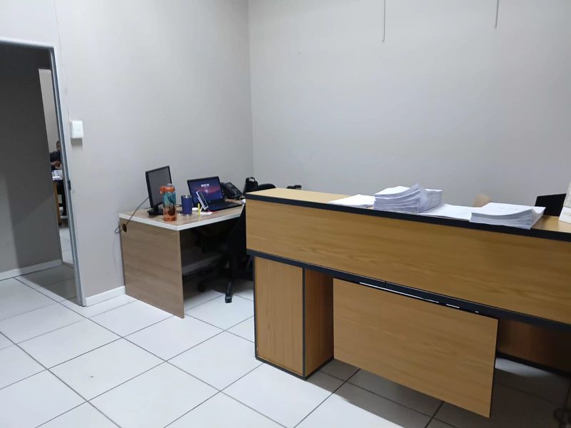 Spacious offices to rent in George - Photo 2