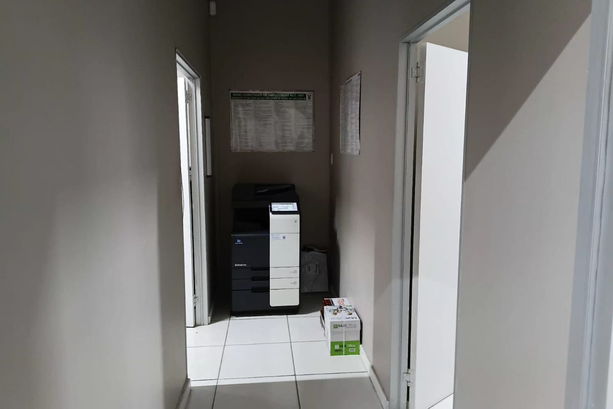 Spacious offices to rent in George - Photo 4