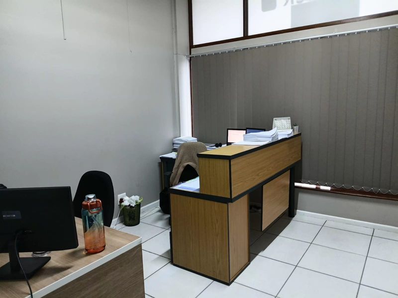 Spacious offices to rent in George - Photo 3
